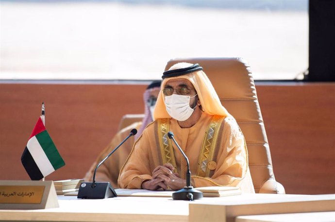 Archivo - El primer ministro y vicepresidente de Emiratos Árabes Unidos (EAU), Mohamed bin Rashid al Maktum durante una cumbre del Consejo de Cooperación para los Estados Árabes del Golfo (CCG) en Arabia Saudí