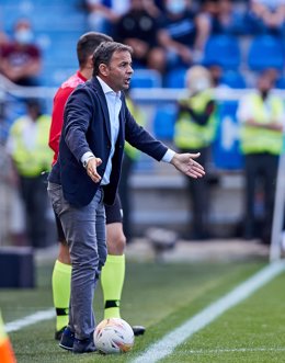 Javier Calleja, head coach of Deportivo Alaves, gestures during the Spanish league, La Liga Santander, football match played between Deportivo Alaves and Atletico de Madrid at Mendizorroza stadium on September 25, 2021 in Vitoria, Spain.