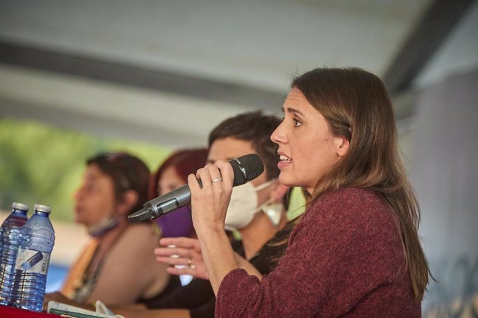 La ministra de Igualdad, Irene Montero, en el evento Retos y perspectivas del movimiento feminista, durante las fiesta del centenario del PCE, a 25 de septiembre de 2021, en Rivas-Vaciamadrid, Madrid (España). 