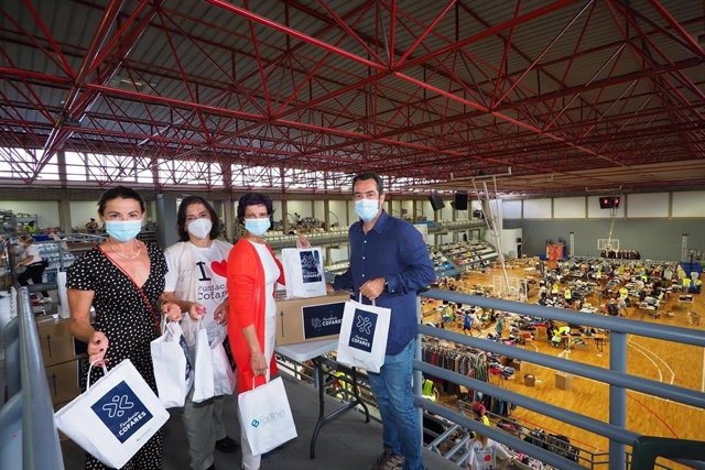 La Fundación Cofares a través de las farmacias de La Palma dona productos de salud a los afectados por la erupción del volcán