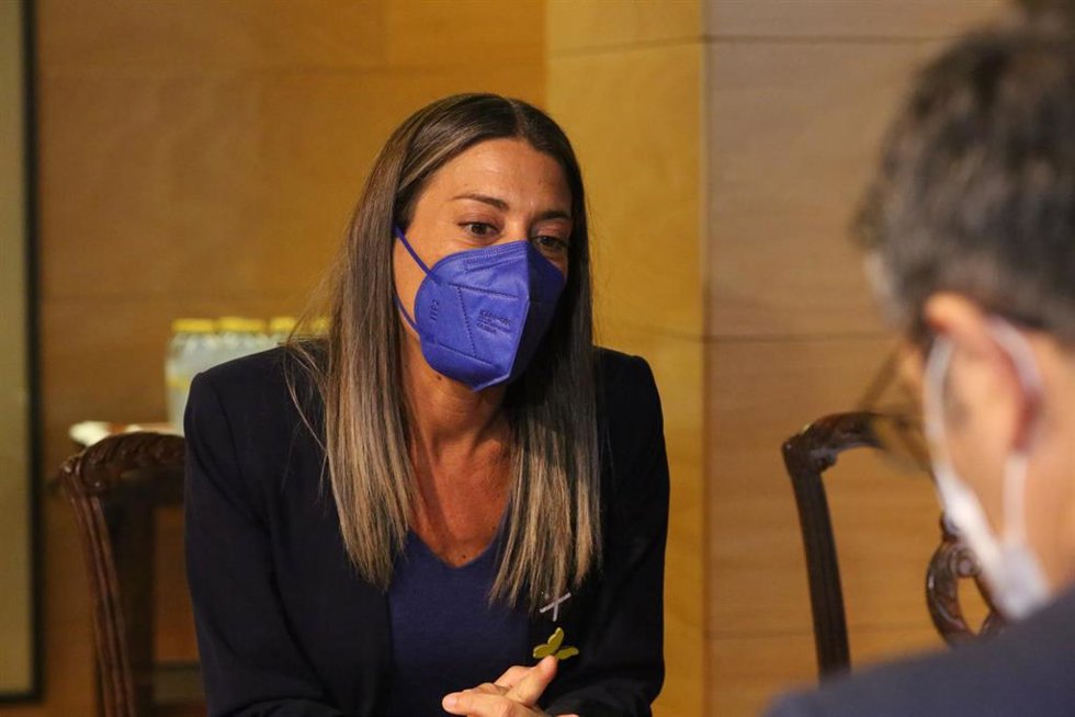La portavoz parlamentaria de Junts per Catalunya, Miriam Nogueras, durante su reunión con el ministro de la Presidencia, Relaciones con las Cortes y Memoria Democrática, Félix Bolaños.
