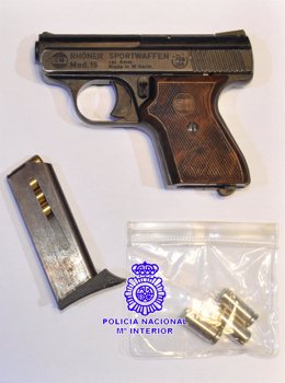 Imagen de archivo de una pistola intervenida por la Policía