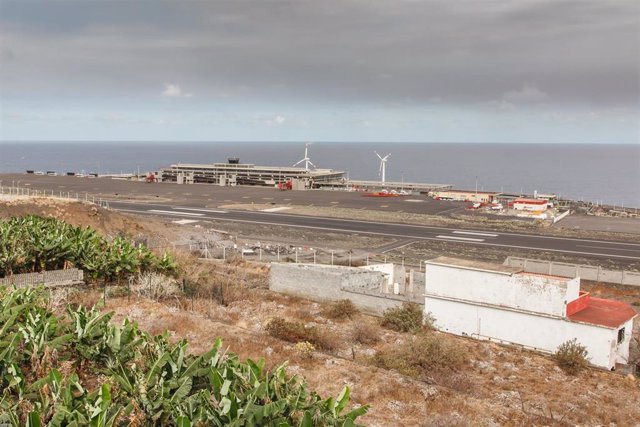 Vista general del aeropuerto de La Palma, después de su cierre como consecuencia de la nube de ceniza del volcán de Cumbre Vieja, a 24 de septiembre de 2021