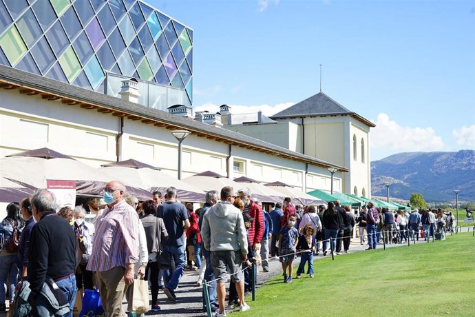 Asistentes a la I Feria Alimentos de Segovia.