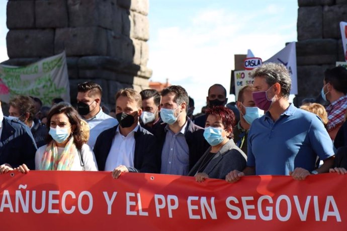 El secretario general del PSOECyL, Luis Tudanca, en la manifestación convocada en Segovia en defensa de la sanidad pública.