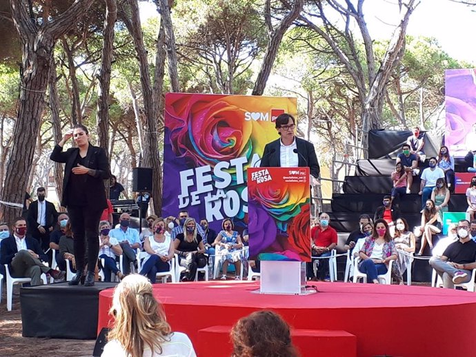 El líder del PSC en el Parlament, Salvador Illa, en la Festa de la Rosa de Gav (Barcelona)