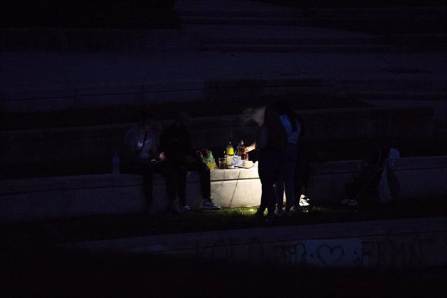 Archivo - Imagen de recurso de un botellón. 