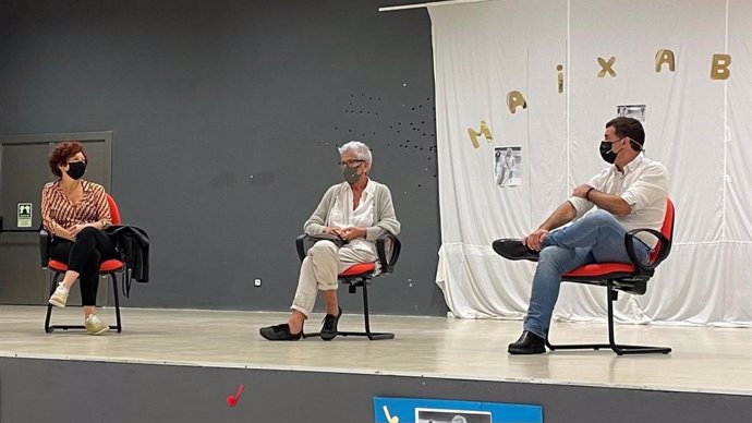 Icía Bollaín, Maixabel Lasa y Eduardo Santos, en el coloquio posterior a la proyección de la película 'Maixabel' en la cárcel de Pamplona