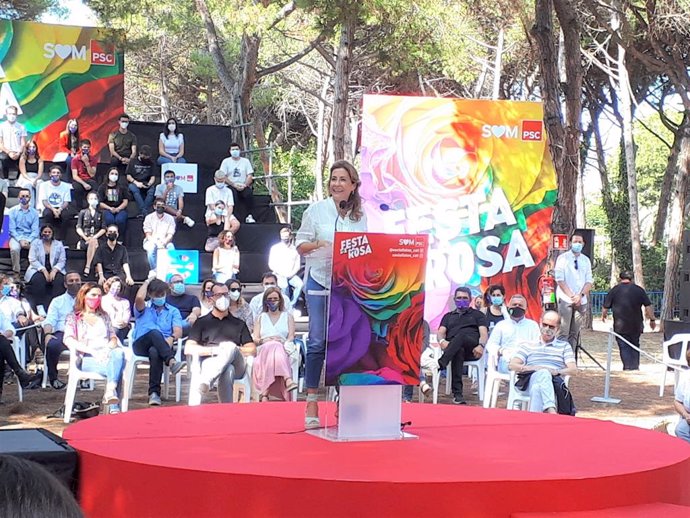 La ministra de Transports, Mobilitat i Agenda Urbana, Raquel Sánchez, en la Festa de la Rosa de Gav (Barcelona).