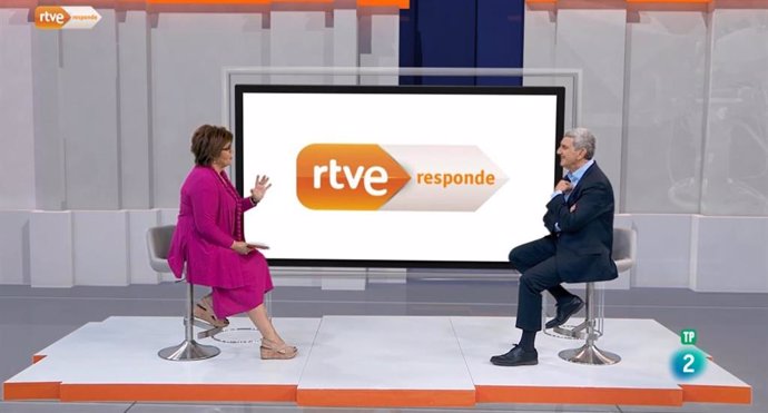 El presidente de RTVE, José Manuel Pérez Tornero, es entrevistado por la Defensora de la Audiencia de RTVE, María Escario, en el programa de este domingo, 26 de septiembre de 2021, de 'RTVE: Responde', de La 2
