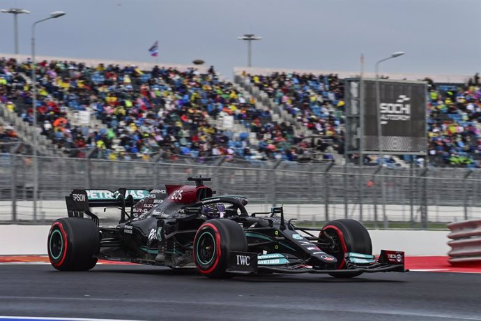 44 HAMILTON Lewis (gbr), Mercedes AMG F1 GP W12 E Performance, action during the Formula 1 VTB Russian Grand Prix 2021, 15th round of the 2021 FIA Formula One World Championship from September 24 to 26, 2021 on the Sochi Autodrom, in Sochi, Russia - Pho