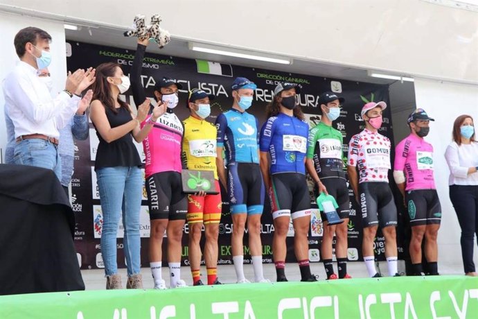 Podium final de la Vuelta Ciclista a Extremadura.