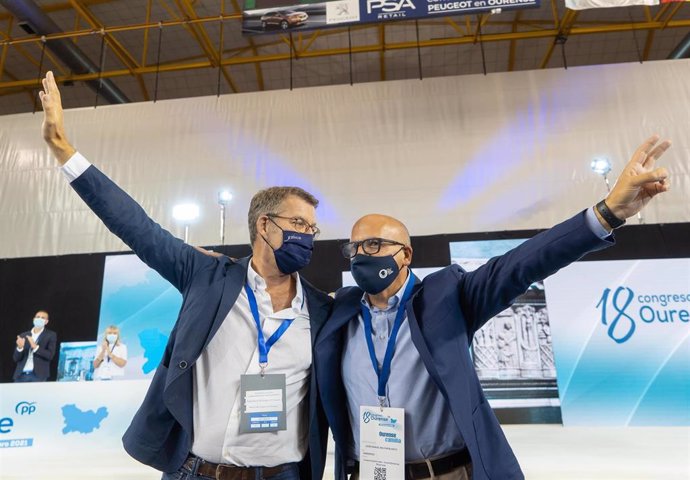 El presidente del PPdeG, Alberto Núñez Feijóo, junto al presidente del PP de Ourense, Manuel Baltar, en el 18 Congreso Provincial del partido.