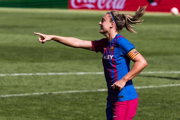 Alexia Putellas celebra uno de sus goles ante el Valencia CF en la Primera Iberdrola 2021-2022