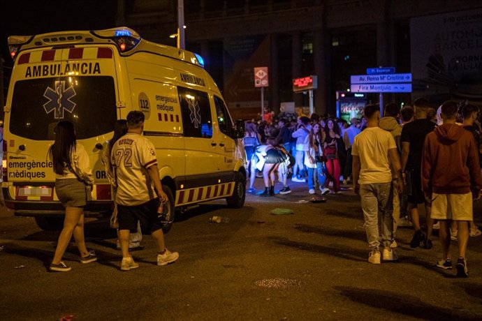 Una ambulancia durante el primer día de las fiestas de la Merc, a 24 de septiembre de 2021, en Barcelona