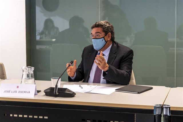 El ministro de Inclusión, Seguridad Social y Migraciones, José Luis Escrivá, durante una reunión con las conselleras catalanas de Derechos Sociales y de Igualdad, a 23 de septiembre de 2021, en Barcelona, Catalunya (España). 