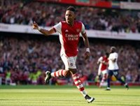 El Arsenal adelanta al Tottenham en la tabla y sobre el césped