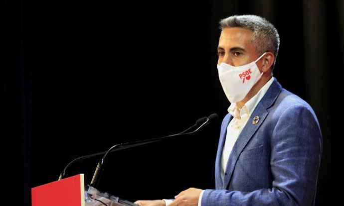 Archivo - El vicepresidente de Cantabria y secretario general del PSOE en la comunidad autónoma, Pablo Zuloaga