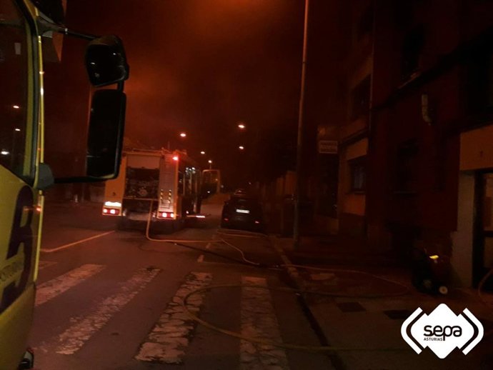 Incendio urbano en Mieres