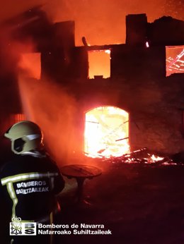 Sucesos.- Un incendio afecta por completo a una casa rural en Lekumberri