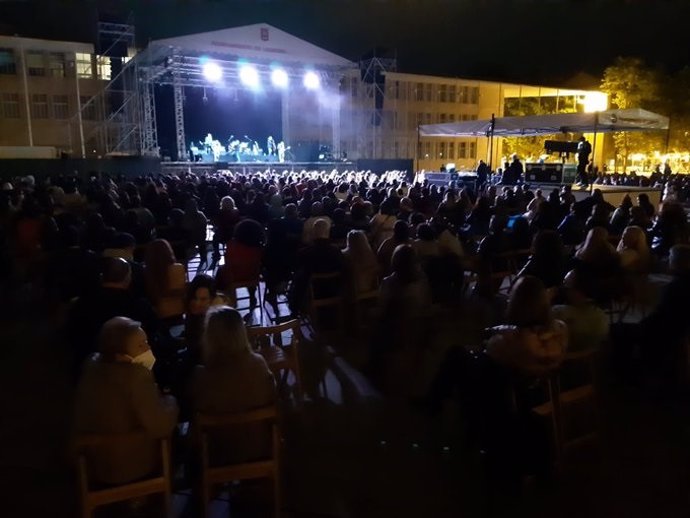 Concierto de los Hombres G en el Ayuntamiento de Logroño