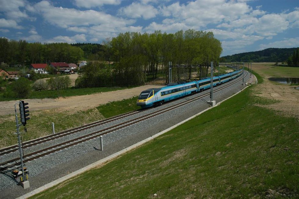 Archivo - Corredor ferroviario de OHLA en República Checa