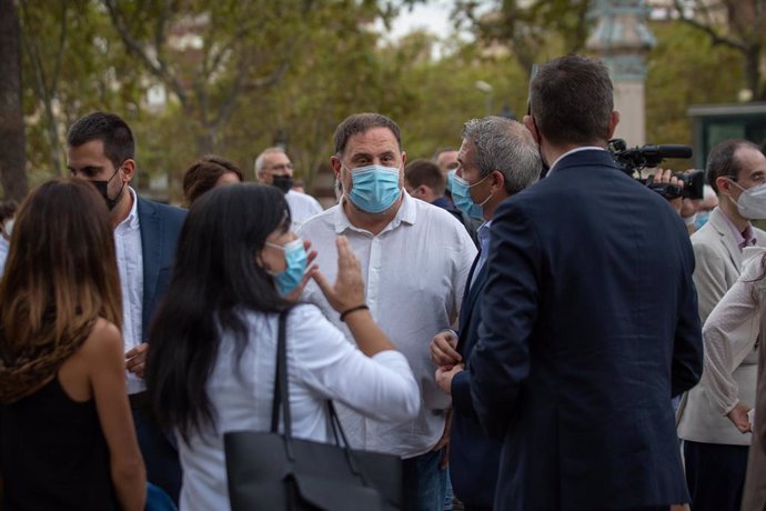 El presidente de ERC, Oriol Junqueras, acompaña al conseller de Empresa y Trabajo de la Generalitat para declarar por presunta desobediencia, a 15 de septiembre de 2021, en Barcelona, Cataluña, (España). El conseller está citado como investigado por pre