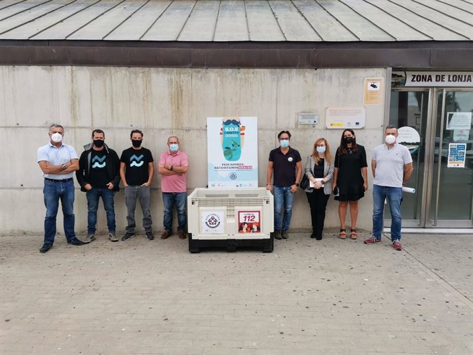 Pescadores de Sanlúcar de Barrameda se comprometen a salvar tortugas marinas uniéndose al proyecto 'SOS Caretta'.