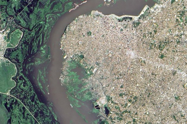 Inundación en la capital de Paraguay, Asunción, por el rio Paraguay