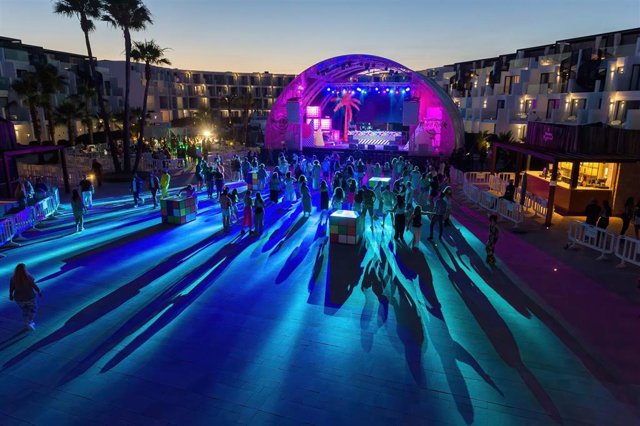Archivo - Pista de baile durante una prueba piloto del ocio nocturno en el Hard Rock de Ibiza. 