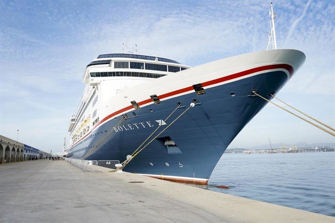 El crucero 'Bolette', primero que recibe el Port de Tarragona tras la pandemia
