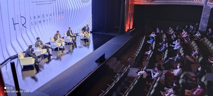 Mesa de debate en el HR Innovation Summit 2021
