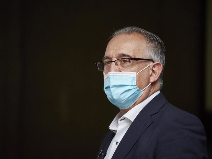 Archivo - El alcalde de Pamplona, Enrique Maya, durante la presentación de una campaña audiovisual sobre los Sanfermines en una rueda de prensa, a 6 de julio de 2021, en Pamplona, Navarra, (España). El objetivo de esta iniciativa municipal es "alcanzar 