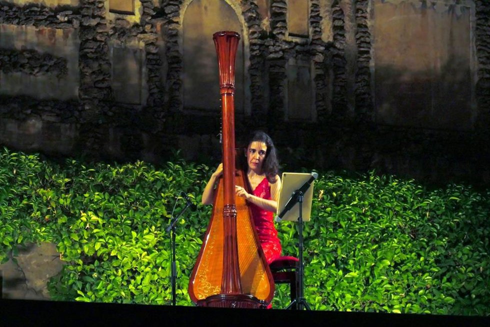Archivo - Cristina Montes en una actuación en los jardines del Alcázar