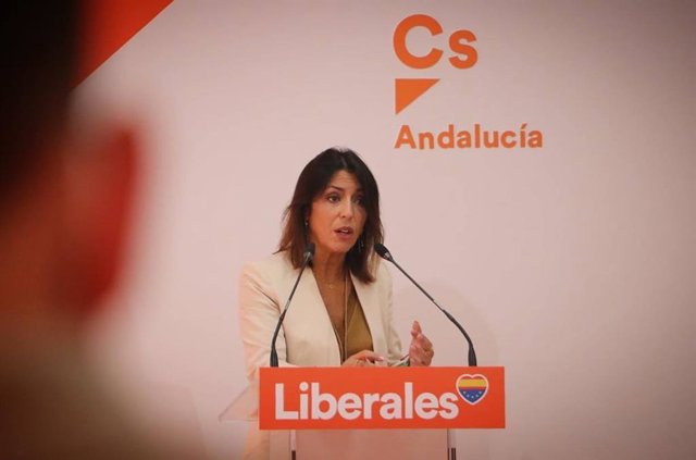 La secretaria de Relaciones Institucionales de Cs en Andalucía y presidenta del Parlamento, Marta Bosquet, este lunes en rueda de prensa.