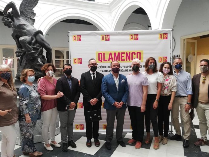 Presentación de la muestra en la Casa Fabiola sobre moda y pintura costumbrista.