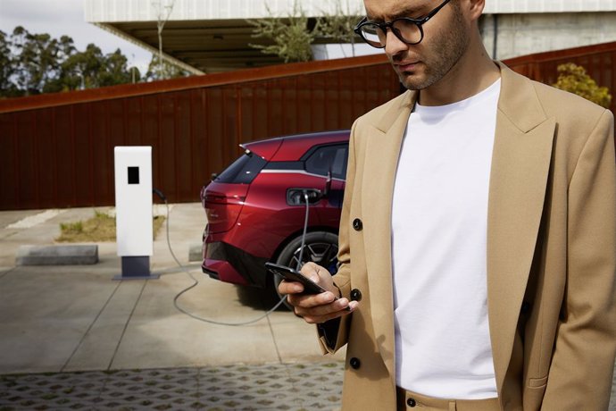 Archivo - Charge Now, el sistema conjunto de carga de vehículos eléctricos de BMW, Daimler y la energética BP operado por el desarrollador de soluciones de carga Digital Charging Solutions GmbH (DCS).