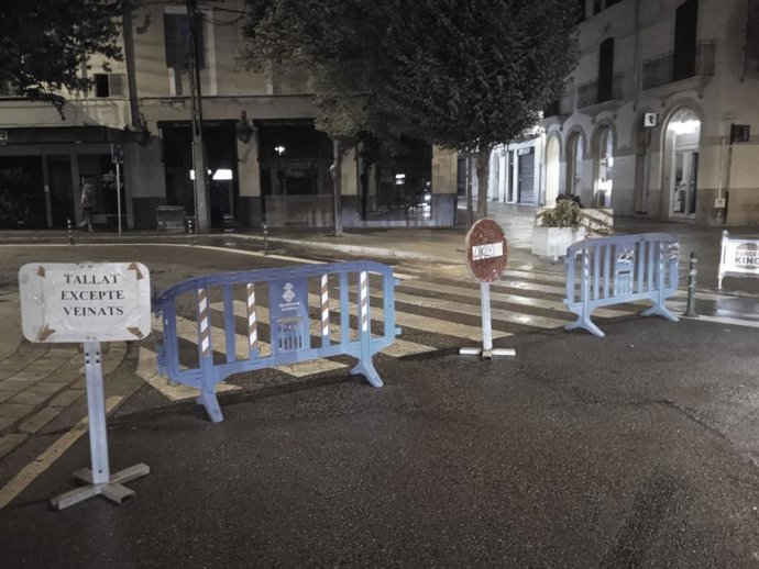 Cierre de la calle Puerta de San Antonio durante el dispositivo de la Policía Local de Palma este fin de semana.