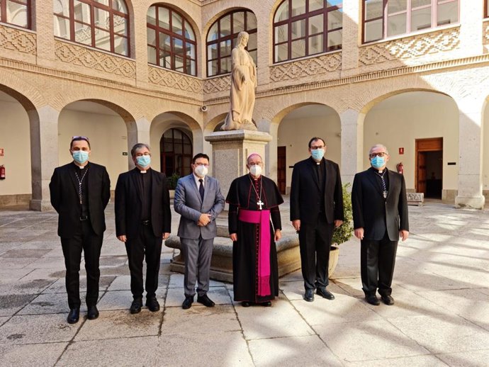 El concejal de Cultura y Educación, Teo García, ha asistido este lunes al acto de inauguración del curso académico del Seminario, una cita que ha presidido el arzobispo de Toledo, Francisco Cerro.