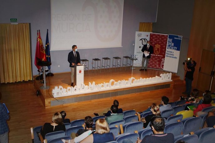 El consejero de Presidencia, Turismo y Deportes, Marcos Ortuño, en la inauguración de la Jornada sobre Turismo Gastronómico en la Región de Murcia.