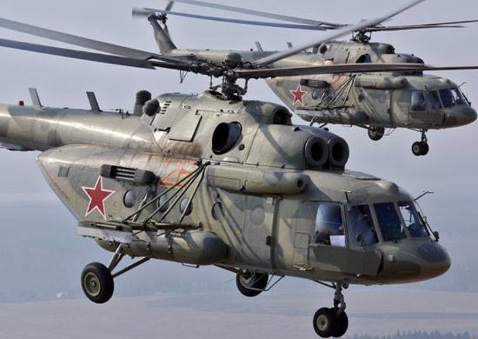 Archivo - Dos helicópteros de la Fuerza Aérea rusa