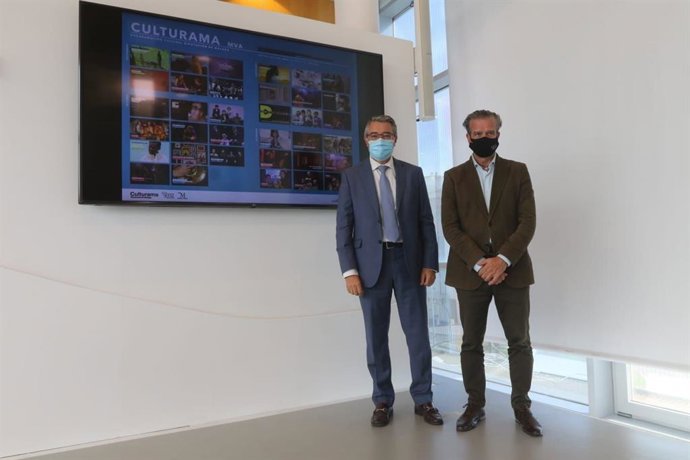 Presentación de Culturama para el último trimestre del año. Francisco Salado, presidente de la Diputación, junto al diputado de Cultura, Víctor González (derecha)