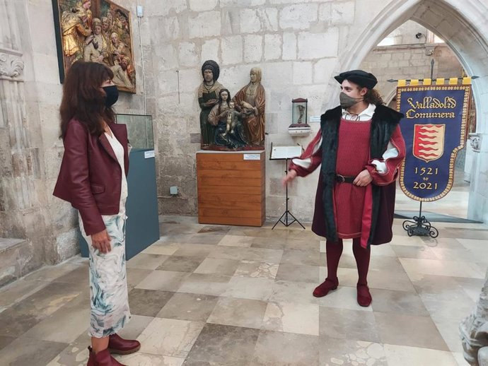 La concejal de Cultura y Turismo de Valladolid, Ana Redondo, durante el recorrido de la ruta 'Valladolid Comunera'.