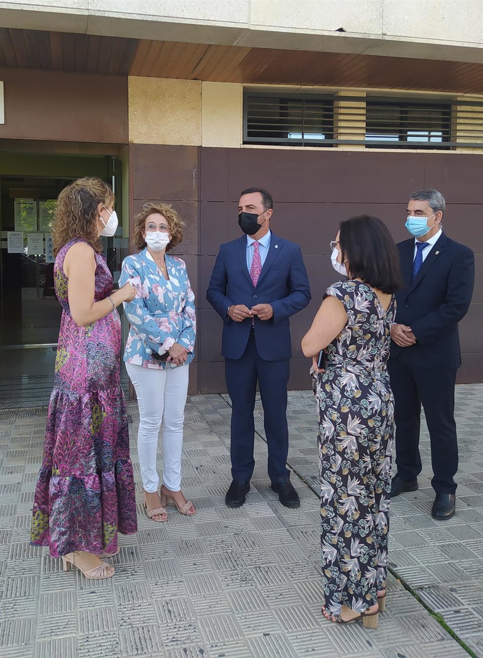 El delegado territorial de Regeneración, Justicia y Administración Local en Sevilla, Javier Millán, durante su visita a los juzgados de Dos Hermanas