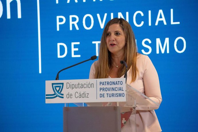 La presidenta de la Diputación de Cádiz, Irene García, en el Patronato Provincial de Turismo.