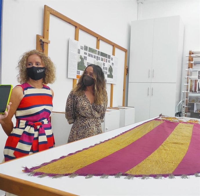 Restauración del facsímil de la Reial Senyera