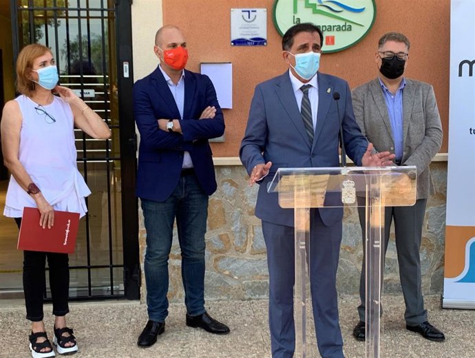El Alcalde de Murcia, José Antonio Serrano y los concejales de Transición Ecológica y Turismo, Andrés Guerrero y Pedro García Rex han visitado, con motivo de la celebración del Día Mundial del Turismo, el Centro de Visitantes de La Contraparada