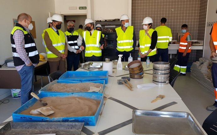 Visita del consejero de Educación, Cultura y Deporte, Felipe Faci, a la Fundación Laboral de la Construcción, en Villanueva de Gállego (Zaragoza).
