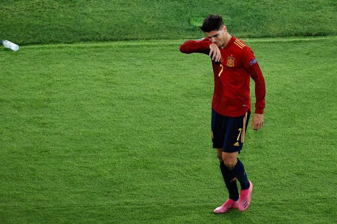 Archivo - Alvaro Morata of Spain gestures during the UEFA EURO 2020 Group E football match between Spain and Poland at La Cartuja stadium on June 19, 2021 in Seville, Spain.