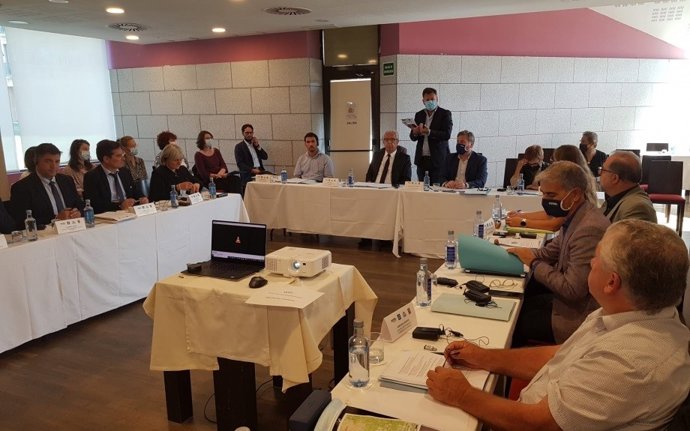 Soro apuesta por una ruta circular ciclable en los Pirineos que genere desarrollo turístico y social.